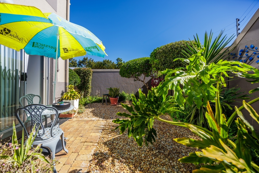 1 Bedroom Property for Sale in Uitzicht Western Cape